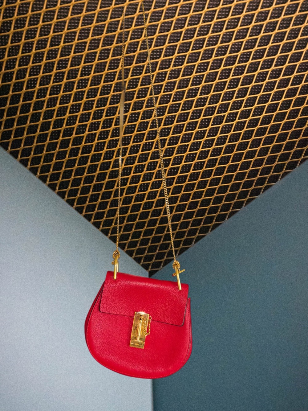 Chloé Red Pebbled Leather Crossbody with Gold Lock - Picture 5 of 9